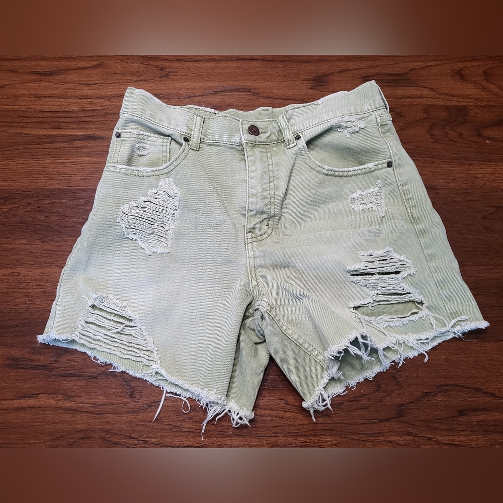 Urban Outfitters BDG Women's Green Dropped Waist Destroy High Rise Shorts, 26